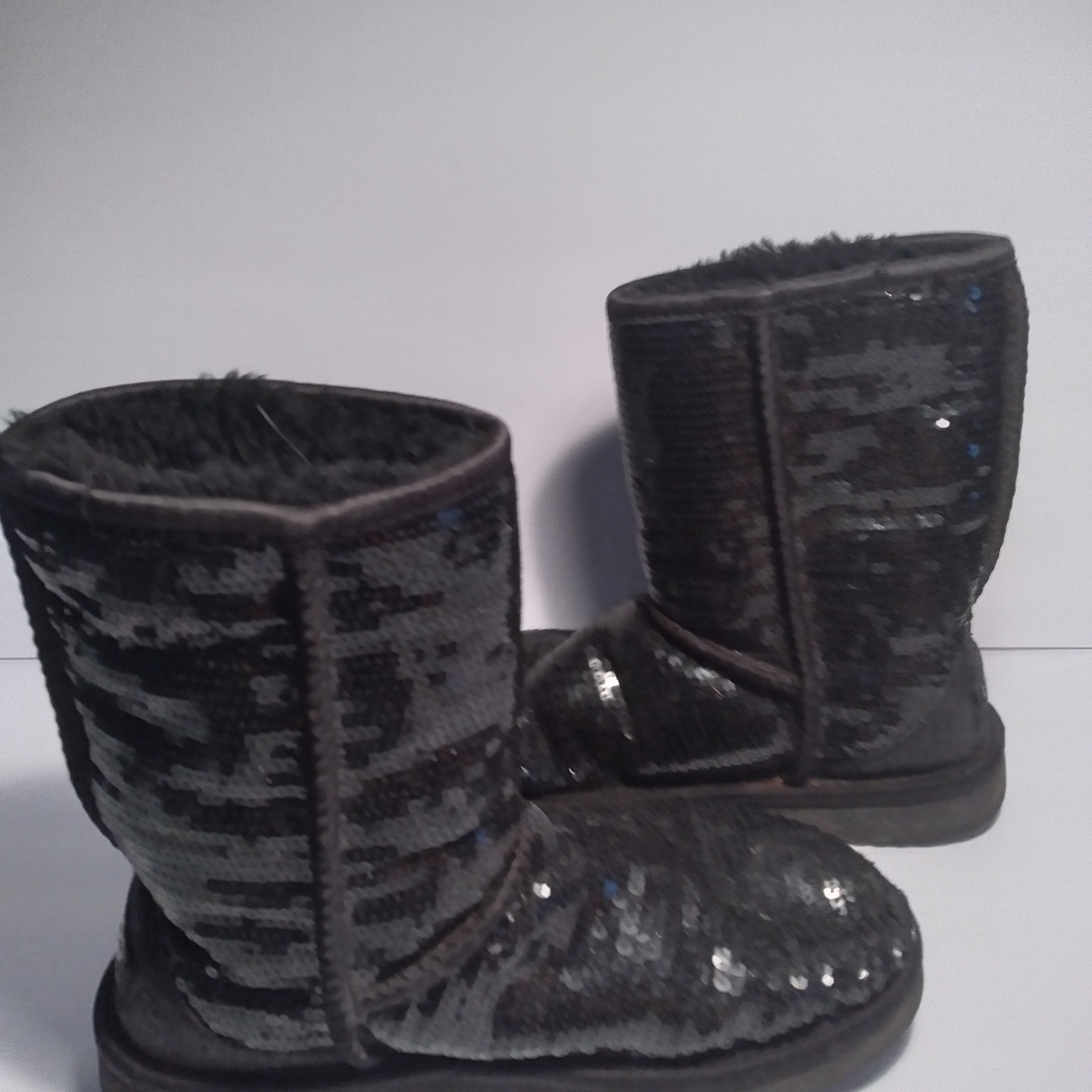 Uggs Black Sequence - image 2